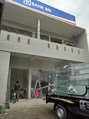 pemasangan kaca di bank BRI cv multikarya aluminium